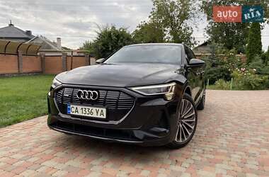 Внедорожник / Кроссовер Audi e-tron 2022 в 
