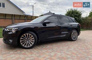 Внедорожник / Кроссовер Audi e-tron 2022 в 