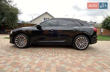 Внедорожник / Кроссовер Audi e-tron 2022 в 
