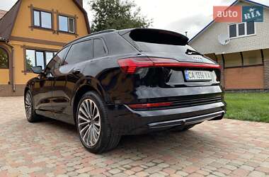 Внедорожник / Кроссовер Audi e-tron 2022 в 