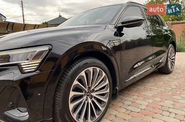Внедорожник / Кроссовер Audi e-tron 2022 в 