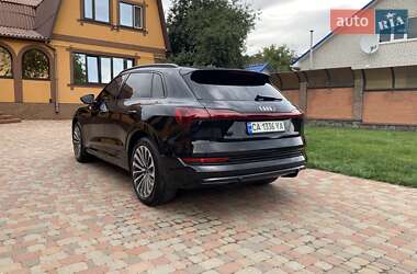Внедорожник / Кроссовер Audi e-tron 2022 в 