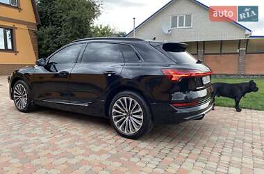 Внедорожник / Кроссовер Audi e-tron 2022 в 