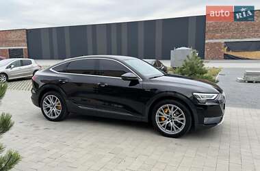 Позашляховик / Кросовер Audi e-tron 2022 в 