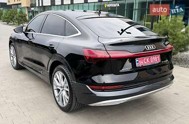 Позашляховик / Кросовер Audi e-tron 2022 в 