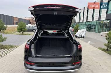 Позашляховик / Кросовер Audi e-tron 2022 в 