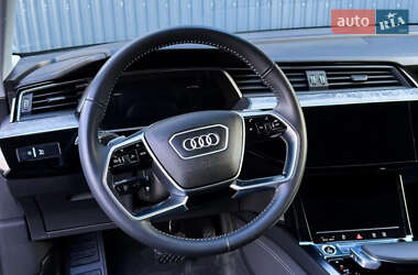 Позашляховик / Кросовер Audi e-tron 2021 в 