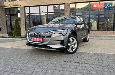 Внедорожник / Кроссовер Audi e-tron 2020 в 
