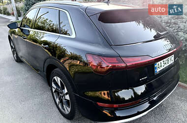 Внедорожник / Кроссовер Audi e-tron 2021 в 