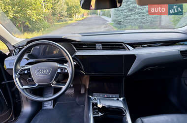 Внедорожник / Кроссовер Audi e-tron 2021 в 