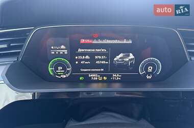 Позашляховик / Кросовер Audi e-tron 2022 в 