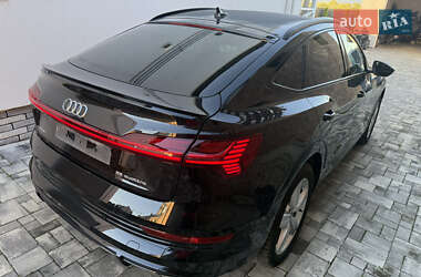 Позашляховик / Кросовер Audi e-tron 2022 в 