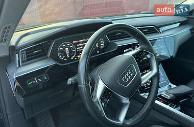 Внедорожник / Кроссовер Audi e-tron 2020 в 