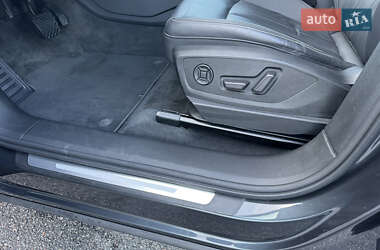 Внедорожник / Кроссовер Audi e-tron 2020 в 