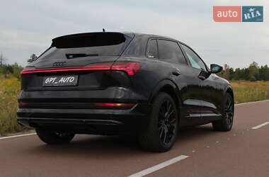 Внедорожник / Кроссовер Audi e-tron 2023 в 