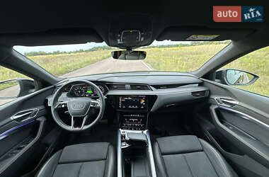 Внедорожник / Кроссовер Audi e-tron 2023 в 