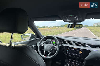 Внедорожник / Кроссовер Audi e-tron 2023 в 