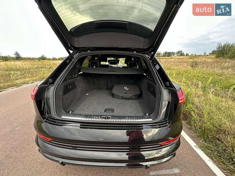Позашляховик / Кросовер Audi e-tron 2023 в Києві