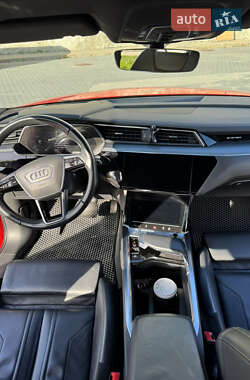 Внедорожник / Кроссовер Audi e-tron 2020 в 