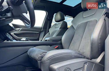 Внедорожник / Кроссовер Audi e-tron 2021 в 