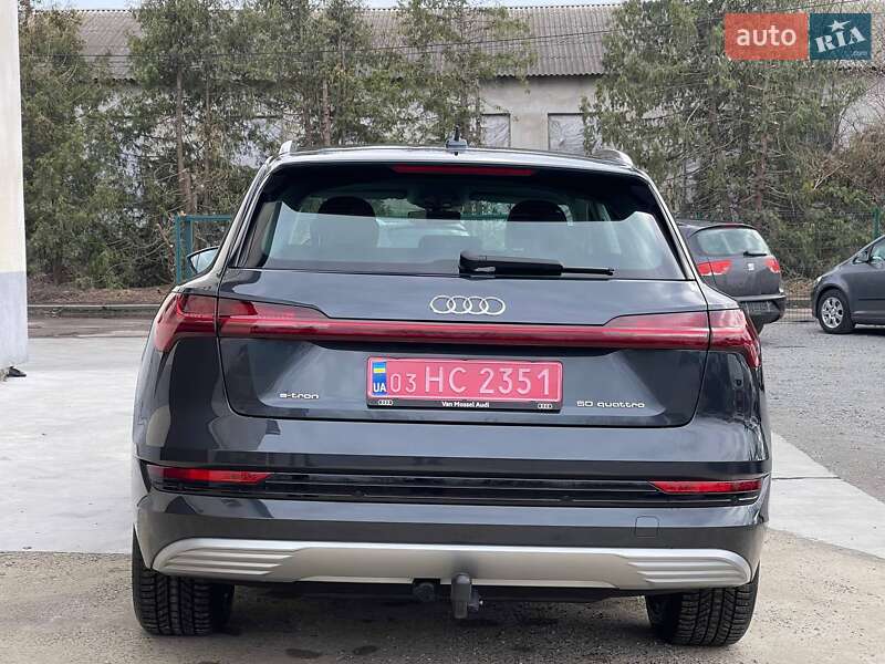 Позашляховик / Кросовер Audi e-tron 2019 в Кореці
