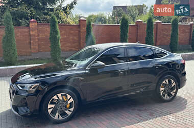 Внедорожник / Кроссовер Audi e-tron 2021 в 