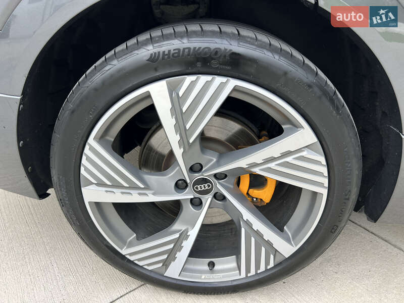 Позашляховик / Кросовер Audi e-tron 2021 в Луцьку