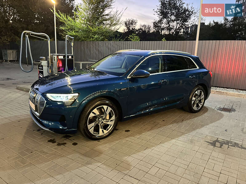 Позашляховик / Кросовер Audi e-tron 2020 в Дніпрі