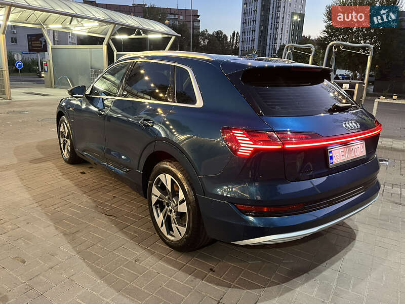 Позашляховик / Кросовер Audi e-tron 2020 в Дніпрі