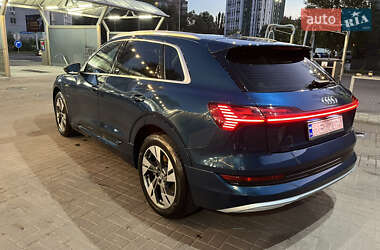 Внедорожник / Кроссовер Audi e-tron 2020 в 
