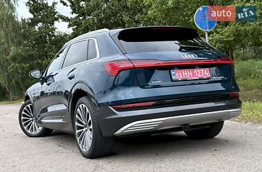 Внедорожник / Кроссовер Audi e-tron 2021 в 