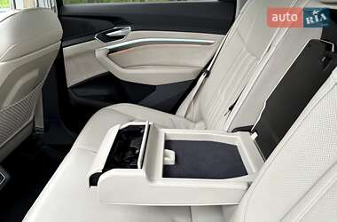 Внедорожник / Кроссовер Audi e-tron 2021 в 