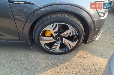 Внедорожник / Кроссовер Audi e-tron 2019 в 