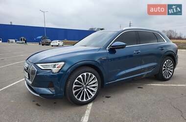 Позашляховик / Кросовер Audi e-tron 2019 в 