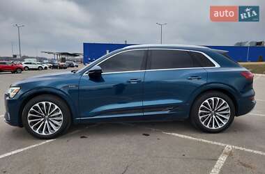 Позашляховик / Кросовер Audi e-tron 2019 в 