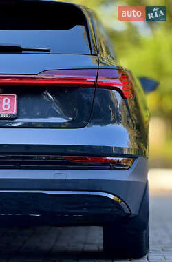 Внедорожник / Кроссовер Audi e-tron 2019 в 