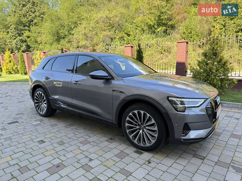 Позашляховик / Кросовер Audi e-tron 2020 в Сваляві