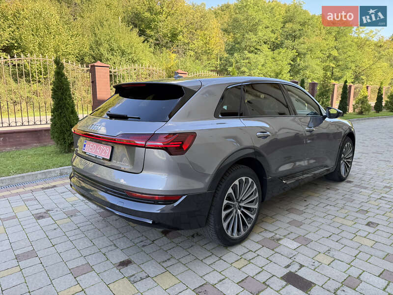 Позашляховик / Кросовер Audi e-tron 2020 в Сваляві
