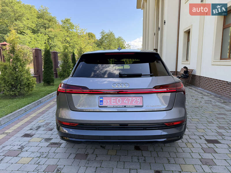 Позашляховик / Кросовер Audi e-tron 2020 в Сваляві