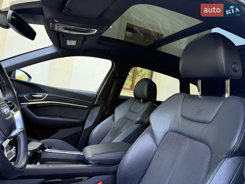 Позашляховик / Кросовер Audi e-tron 2020 в Сваляві