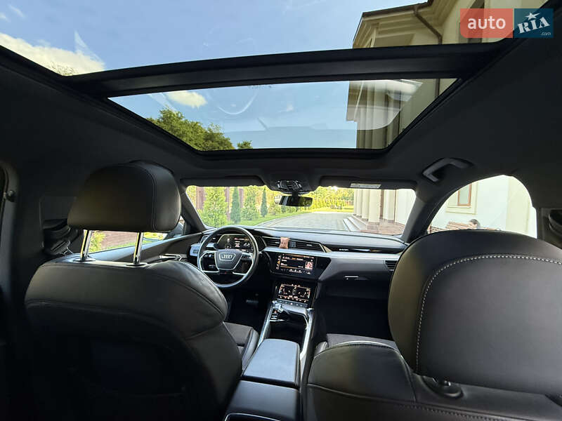Позашляховик / Кросовер Audi e-tron 2020 в Сваляві