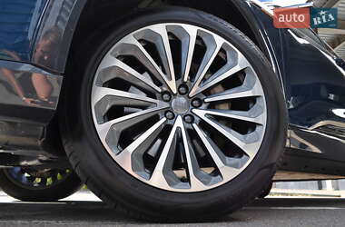 Позашляховик / Кросовер Audi e-tron 2019 в 