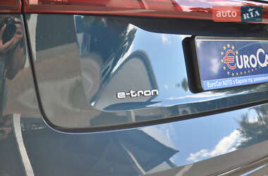 Позашляховик / Кросовер Audi e-tron 2019 в 