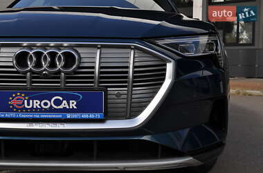 Позашляховик / Кросовер Audi e-tron 2019 в 