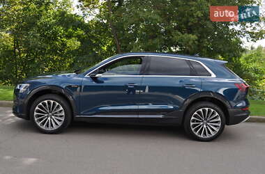 Позашляховик / Кросовер Audi e-tron 2019 в 