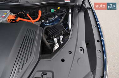 Позашляховик / Кросовер Audi e-tron 2019 в 