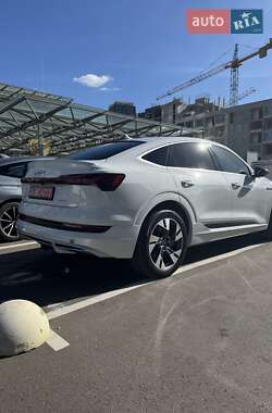 Внедорожник / Кроссовер Audi e-tron 2021 в 