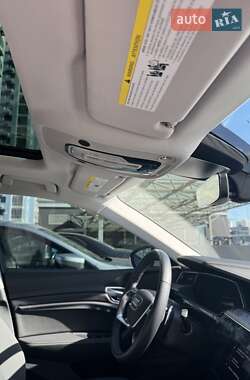 Внедорожник / Кроссовер Audi e-tron 2021 в 