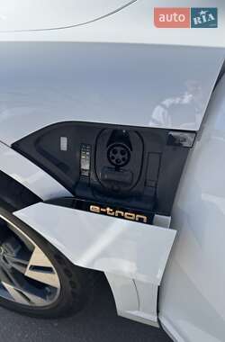 Внедорожник / Кроссовер Audi e-tron 2021 в 