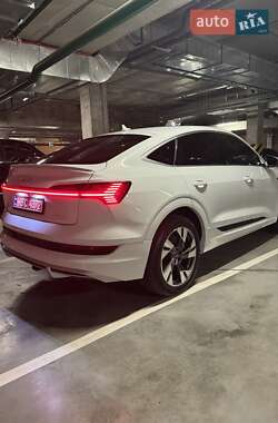 Внедорожник / Кроссовер Audi e-tron 2021 в 